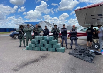 Policiais apreendem avião monomotor com quase 500 kg de cocaína no aeroporto de Sinop
