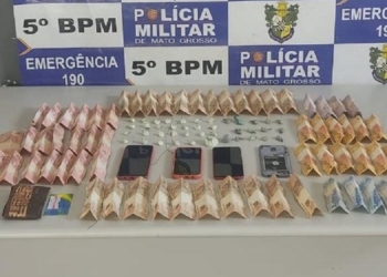 Trio é preso por tráfico de drogas e PM apreende 53 porções de cocaína e R$ 1,5 mil