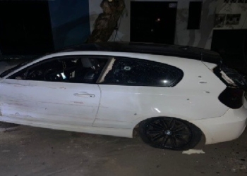 Motoristas de Camaro e BMW trocam tiros e um bate em viaturas da PM
