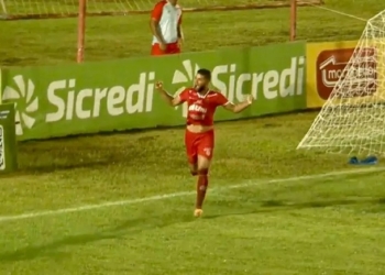 União marca de pênalti no fim, vence o Cacerense e assume a vice-liderança do Estadual