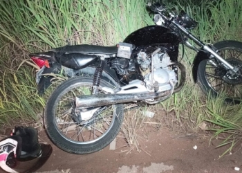 Ciclista e motociclista são socorridos em estado grave após acidente em rodovia