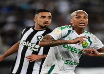 Deyverson relembra gol pelo Cuiabá contra o Botafogo e volta provocar o Flamengo