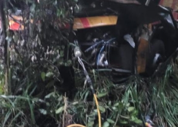 Carreta e ônibus de dupla sertaneja se envolvem em acidente na MT-235