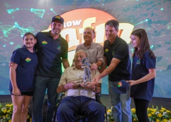 Ex-ministro da Agricultura Alysson Paolinelli recebe prêmio “O Semeador” no Show Safra 2023
