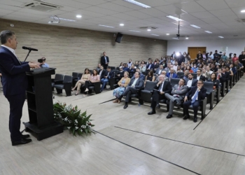 Curso do Governo de MT sobre a nova lei de licitações e contratos inicia com palestra de ministro do TCU