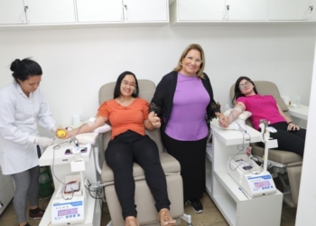 Servidores de duas secretarias doam 15 bolsas de sangue ao Hemocentro