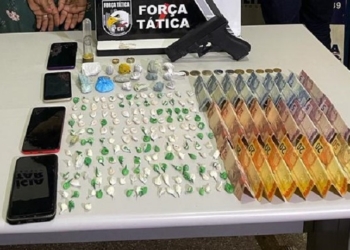 Quadrilha é presa com 176 porções de entorpecentes, dinheiro e simulacro de arma de fogo