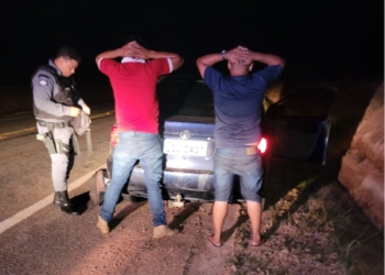 PM prende dois homens que transportavam drogas em um Toyota Corolla, na MT-244