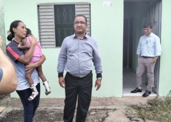 Parceria entre Secretaria de Habitação e Caixa garante moradia para mãe de 7 filhos