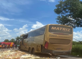 PRF confirma sete de mortos em acidente entre ônibus e carreta