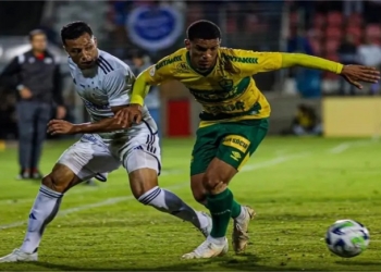 Denilson cumpre suspensão e reforça o Cuiabá no duelo contra o Goiás na Serrinha