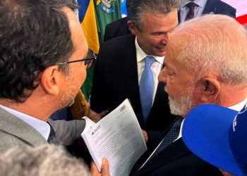 Lúdio entrega a Lula denúncia sobre a proibição da pesca em Mato Grosso