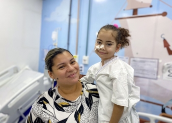 Mãe de menina de 4 anos operada no Hospital Estadual Santa Casa comemora recuperação da filha