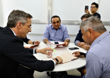 Stopa debate com cônsul-geral da Suíça construção de parcerias para investimento em energia solar