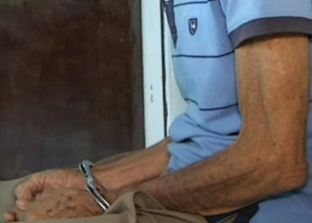 Idoso que oferecia doces e abusava de crianças na saída de escola é preso