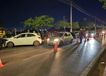 Operação Lei Seca resulta na prisão de 14 motoristas que dirigiam embriagados
