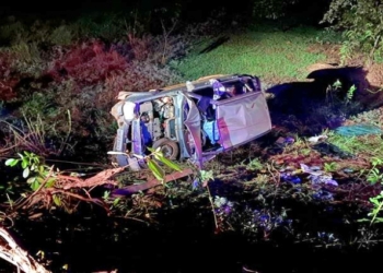 Motorista morre preso as ferragens após capotar carro em ponte do rio Teles Pires