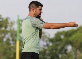 António Oliveira terá todo elenco à disposição para enfrentar o Botafogo no RJ