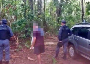 Homem é sequestrado, colocado em porta-malas e aproveita de distração pra fugir