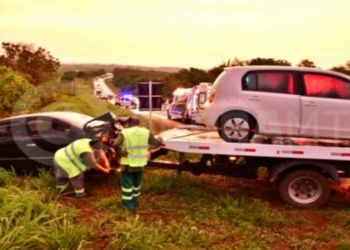 Duas crianças e 3 adultos são socorridos após acidente envolvendo dois veículos na MT-130