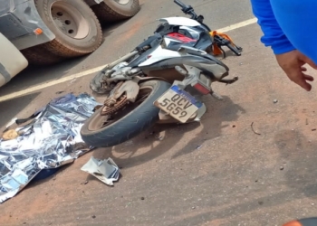 Motociclista morre durante acidente com caminhão no Distrito Industrial