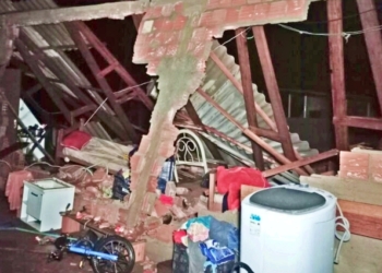 Casa desaba com família dentro durante chuva no interior de MT
