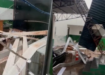 Chuva destrói cobertura de base do Gefron no interior de MT; veja vídeos