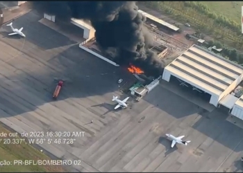 Avião explode após cair em hangar da Bom Futuro em Cuiabá; bombeiros se deslocam ao local