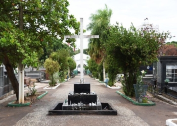 Cemitérios públicos de Cuiabá estarão com os portões abertos até as 18h nesta quinta-feira