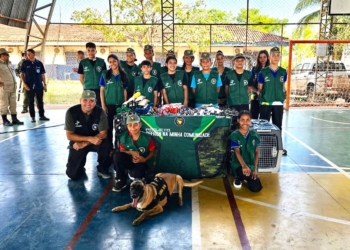 Sesp inicia projeto de adestramento de cães para estudantes de escola pública