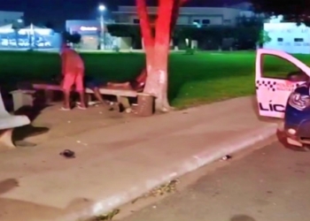 Morador de rua é brutalmente espancado por dois criminosos em MT