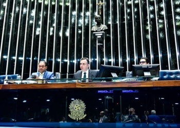 Fávaro vota contra PEC que limita poderes do STF; Wellignton e Jayme são favoráveis