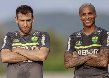 Cuiabá treina no CT do Vasco e fecha preparação para visitar o Flamengo no Maracanã