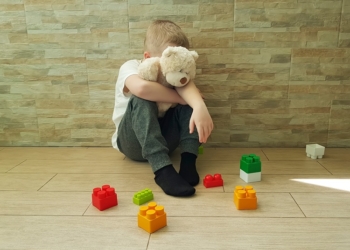 Mães de crianças autistas lutam contra a falta de tratamento para os filhos devido à inadimplência dos Planos de Saúde