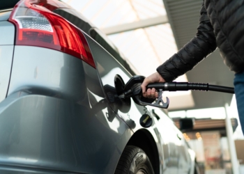 Carro “bebe” muito? Confira dicas para economizar combustível