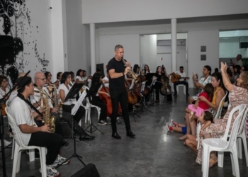 Alunos do projeto Cuiabá Sonoro encantam o público durante apresentação de encerramento das atividades de 2023