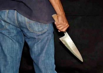 Homem é socorrido em estado grave após ser esfaqueado durante confraternização