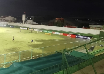 Alagamentos no gramado do Dutrinha atrasa duelo entre Mixto e Academia pelo Estadual