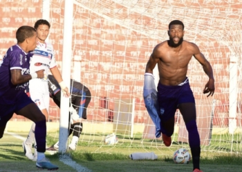 Primavera derrota a Academia fora de casa e conquista primeira vitória na elite