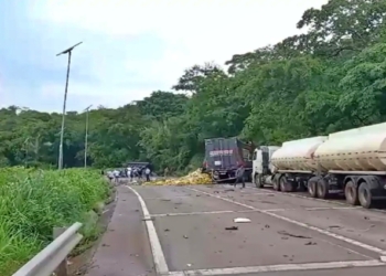 Criança morre e uma pessoa é socorrida após acidente entre sete veículo na Serra de São Vicente