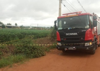 Com perfurações pelo corpo, homem é encontrado morto dentro de esgoto