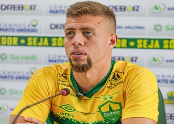 Contratado com status de meia criativo, Lucas Fernandes é apresentado pelo Cuiabá