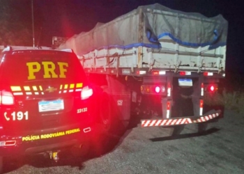 PRF intercepta veículo com autorização especial de trânsito falsa na BR-163