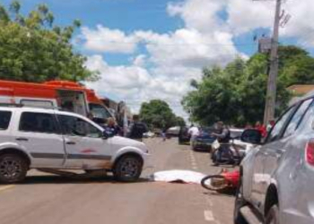 Motociclista morre após ser atropelado na saída de estacionamento no interior de MT
