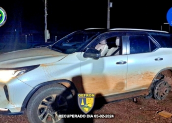 Gefron recupera caminhonete Hilux SW4 furtada em Cuiabá