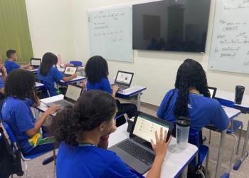 Tecnologia nas escolas estaduais facilita o aprendizado e torna aulas mais dinâmicas, afirmam estudantes