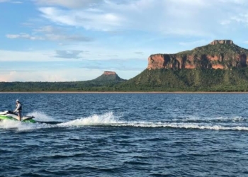 Garota cai de jet sky e afunda no Lago do Manso; Bombeiros iniciam as buscas