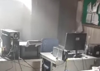 Incêndio em escola estadual destrói parte da secretaria; foco pode ter sido criminoso
