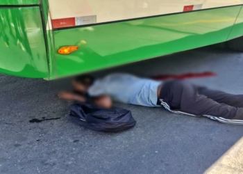 Homem haitiano morre atropelado por ônibus em Cuiabá; veja vídeo