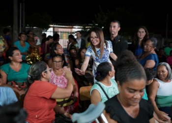 No distrito da Guia, primeira-dama de MT prestigia evento para as mulheres